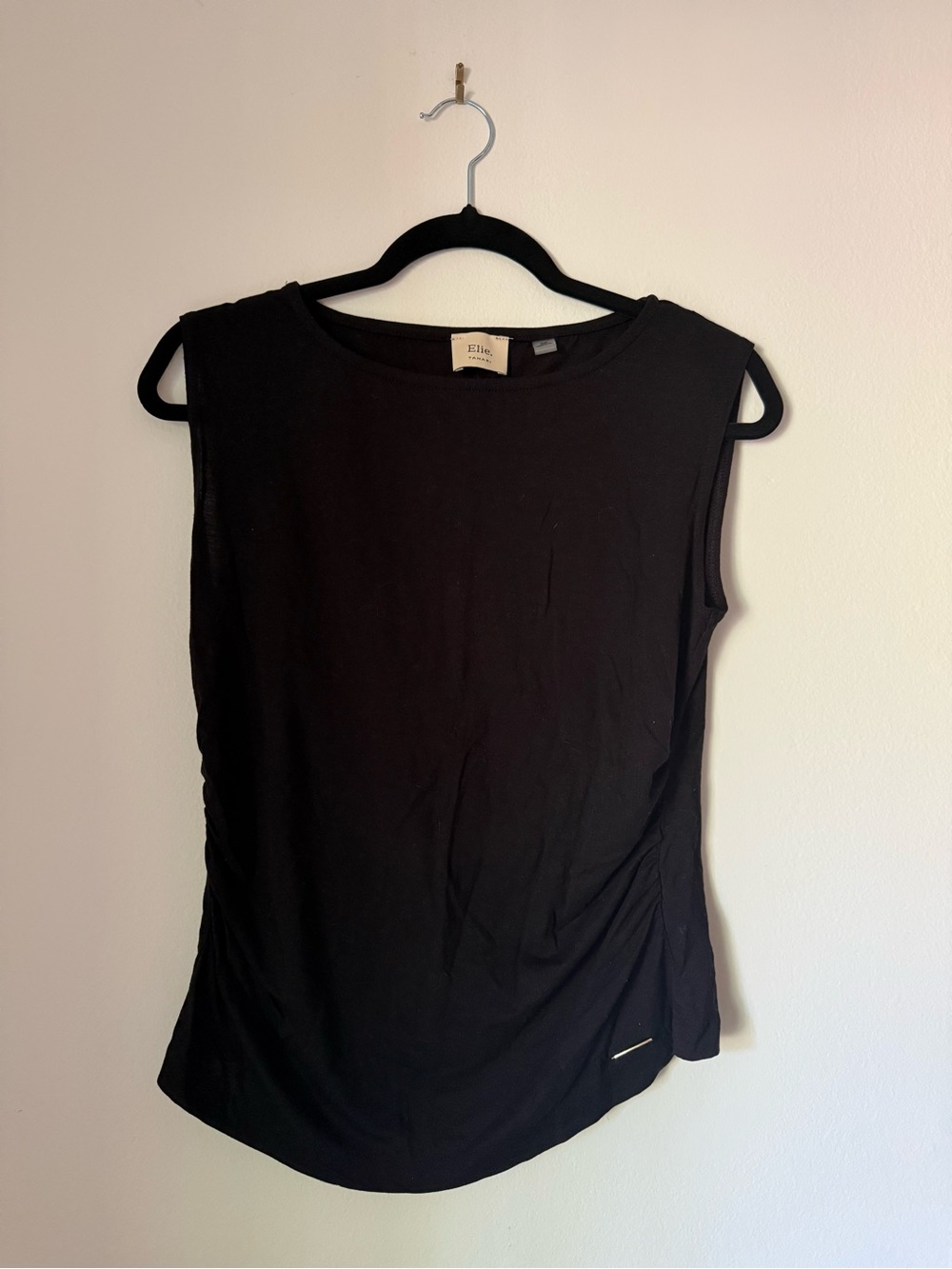 Elie Tahari Black Sleeveless Crewneck Tank